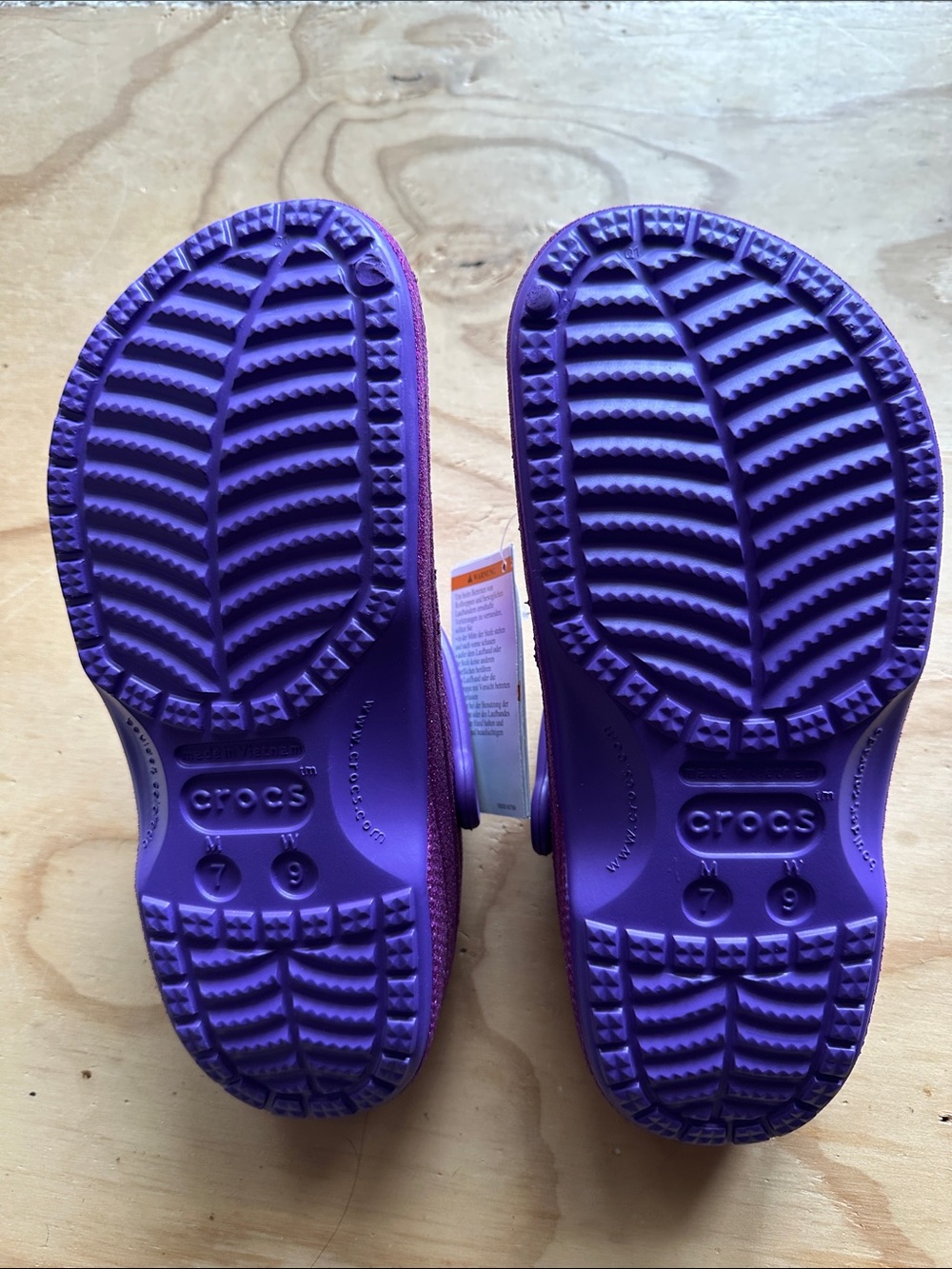 CROCS Baya Glitter Clogs in Purple and Fuchsia w9 m7 NEW! - Picture 3 of 4